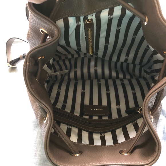 Backpack - Picture 4 of 4